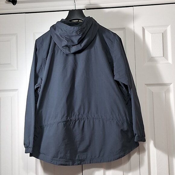 L.L Bean hooded windbreaker - Picture 2 of 13